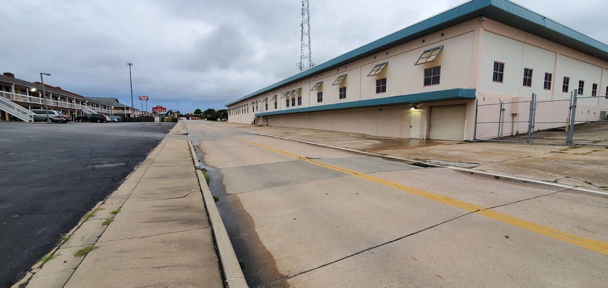 Tulsa Inn & Suites