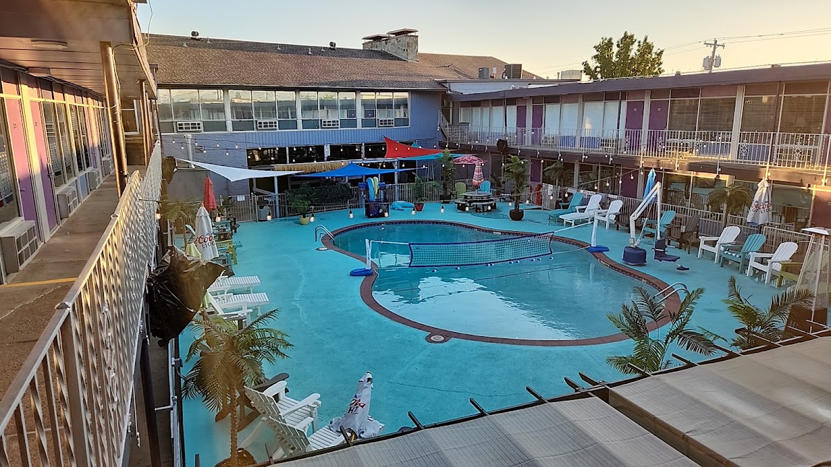 District Hotel