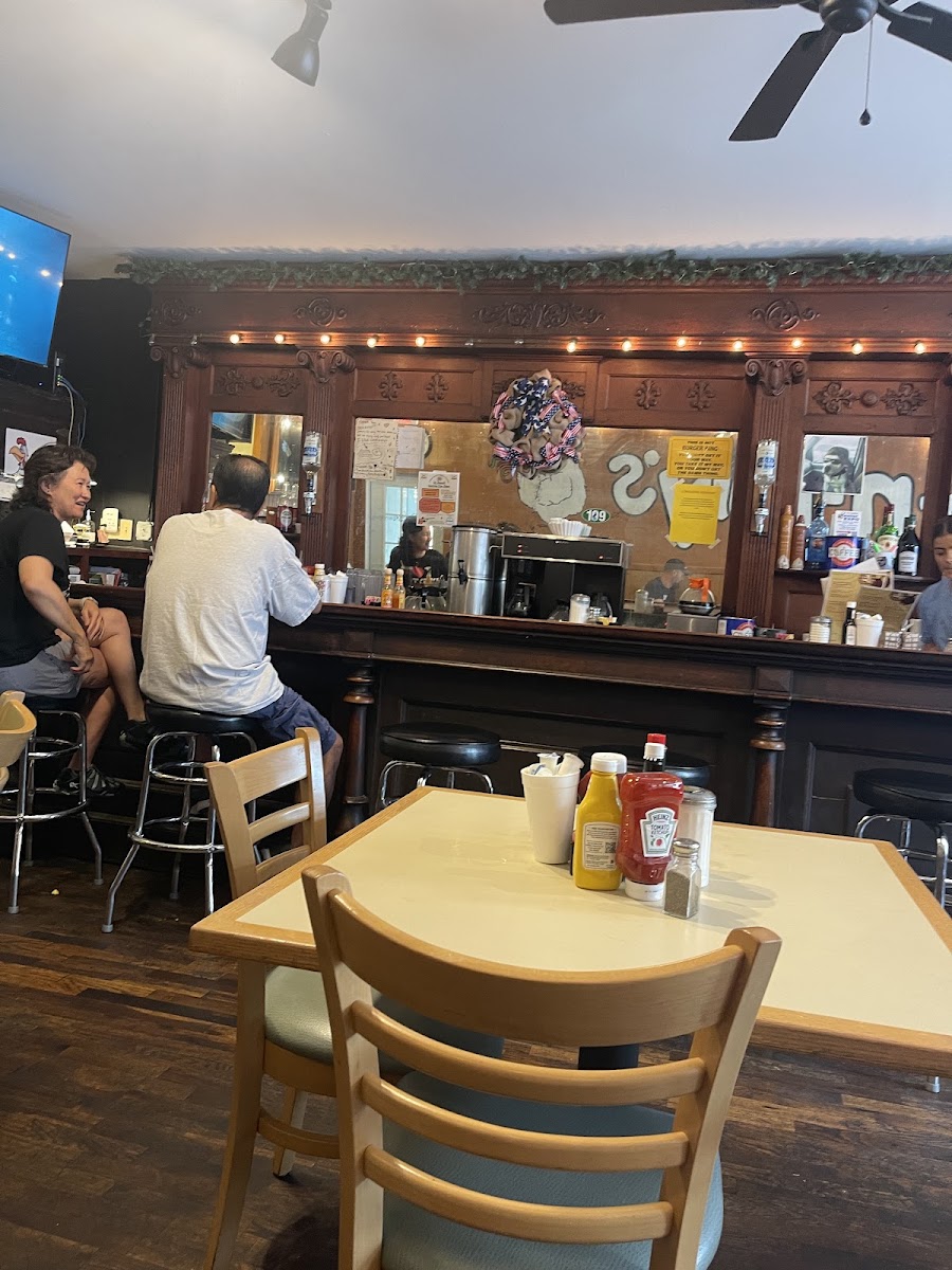 Chick N Elly's