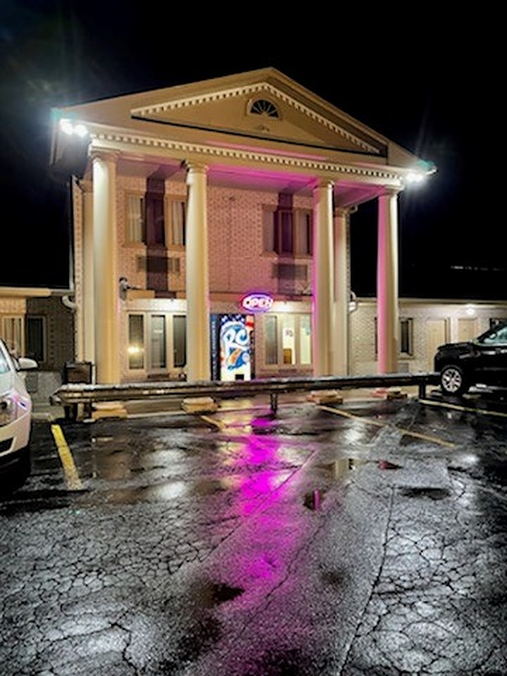 D-Lux Budget Inn