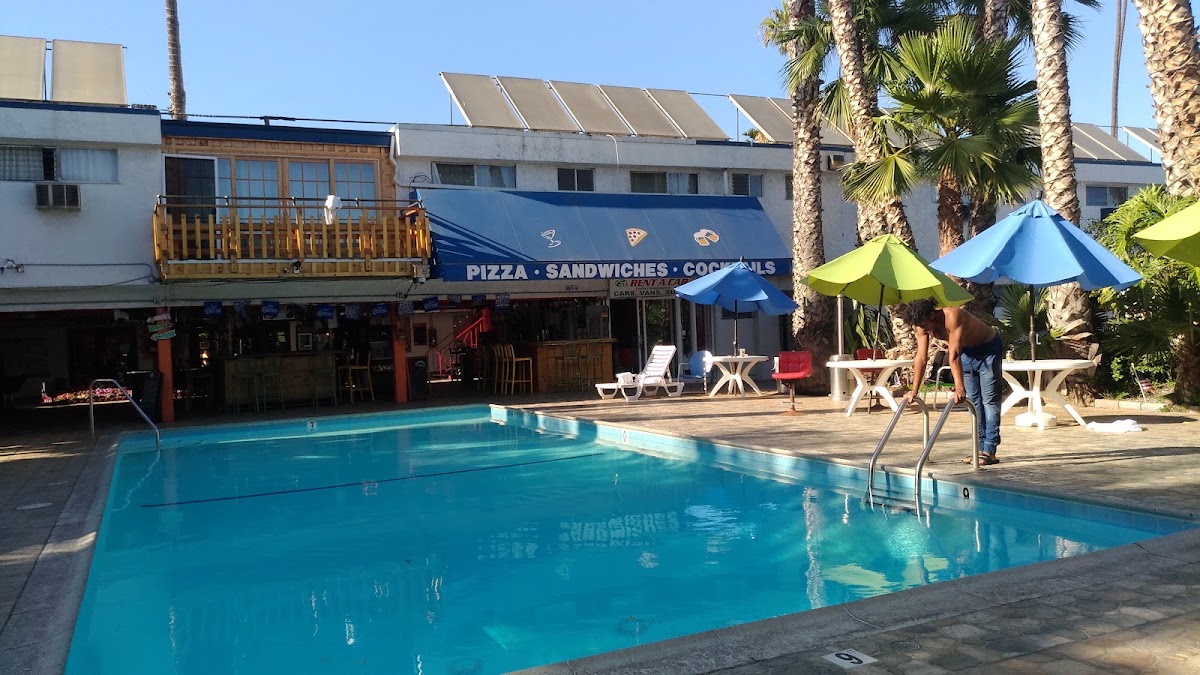 Tradewinds Airport Hotel
