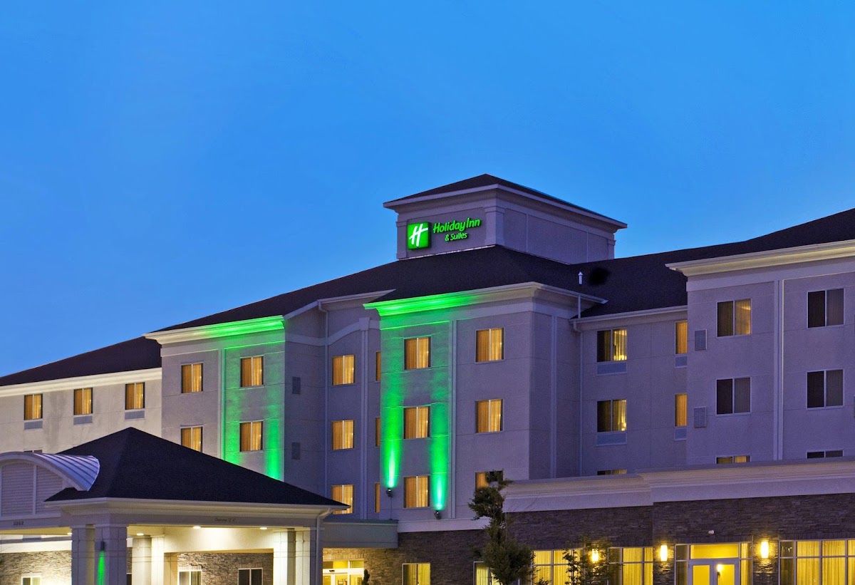 Holiday Inn & Suites Bloomington-Airport by IHG