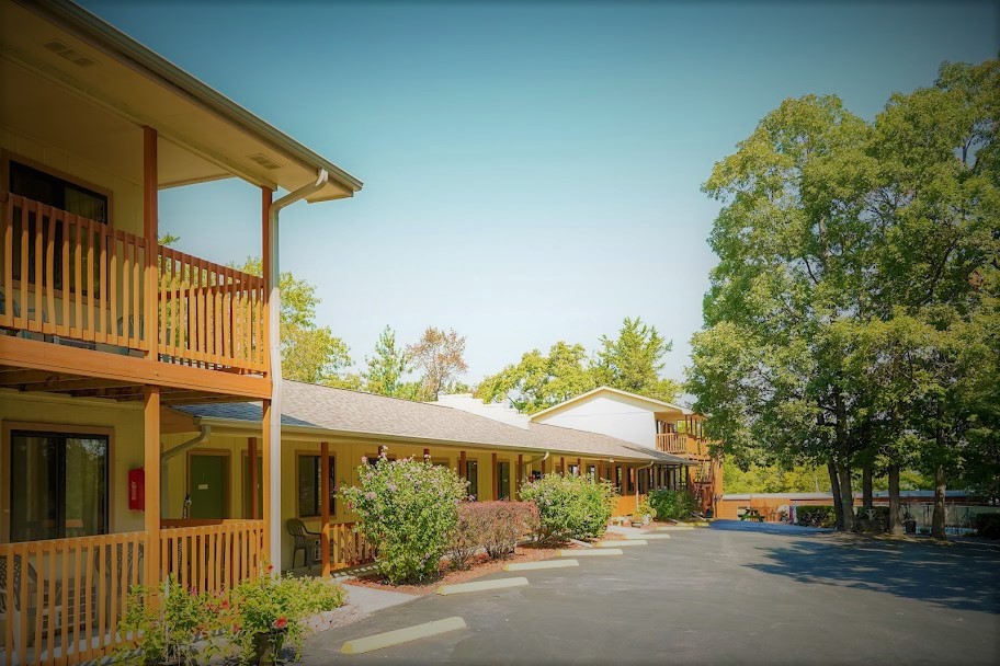 Shady Acre Inn and Suites