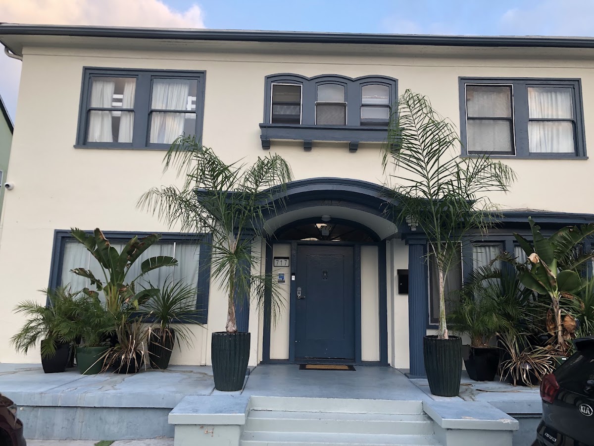 Wilshire Metro Hostel