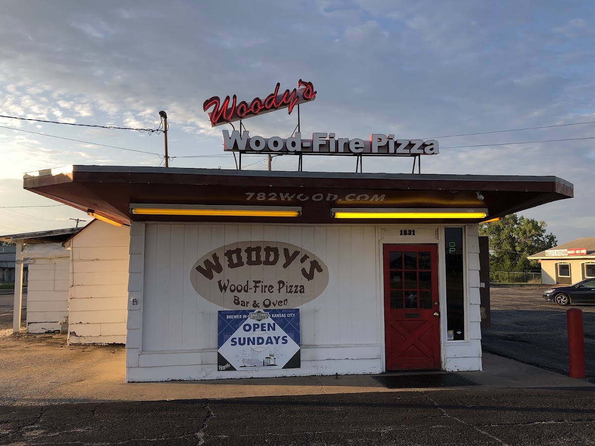 Woody's Wood-Fire Pizza Bar & Oven