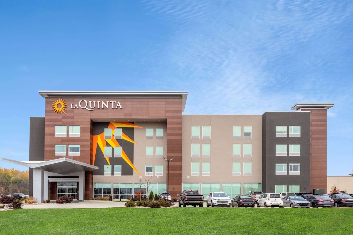 La Quinta Inn & Suites by Wyndham Shorewood
