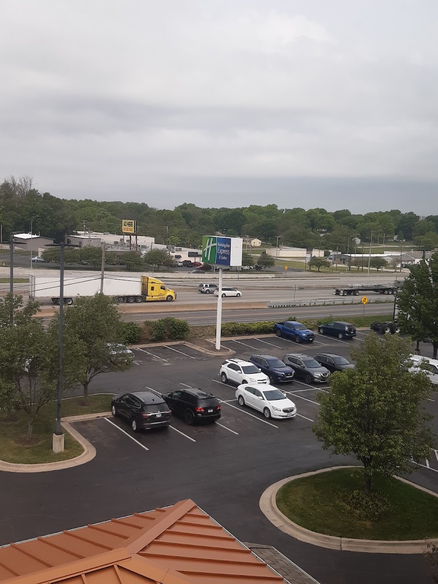 Holiday Inn Express & Suites Kansas City-Grandview