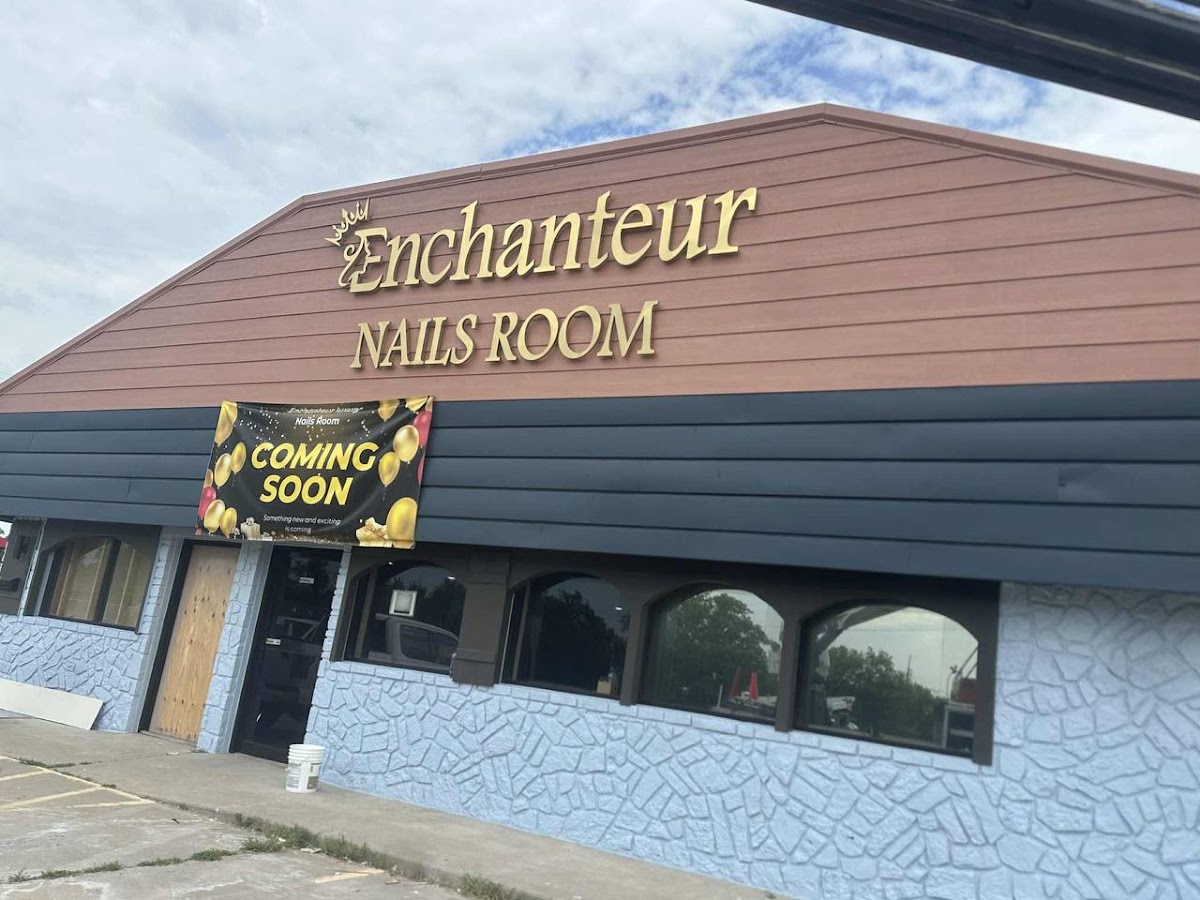 Enchanteur Nails Room