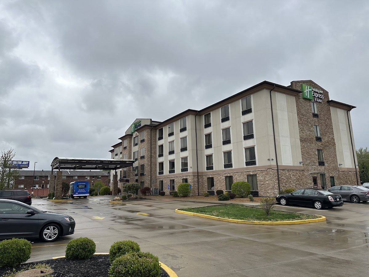 Holiday Inn Express & Suites St Louis Airport by IHG