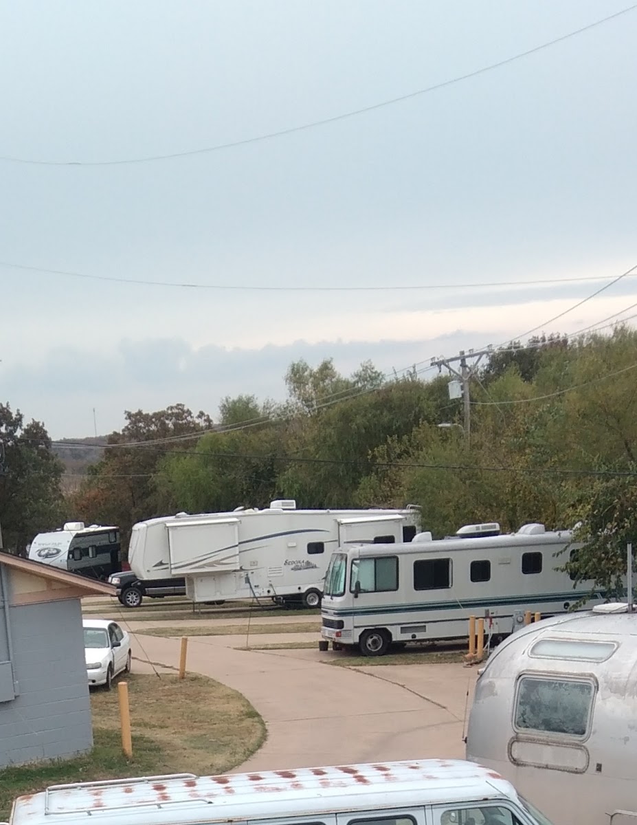 Lake Shore Motel & RV Park