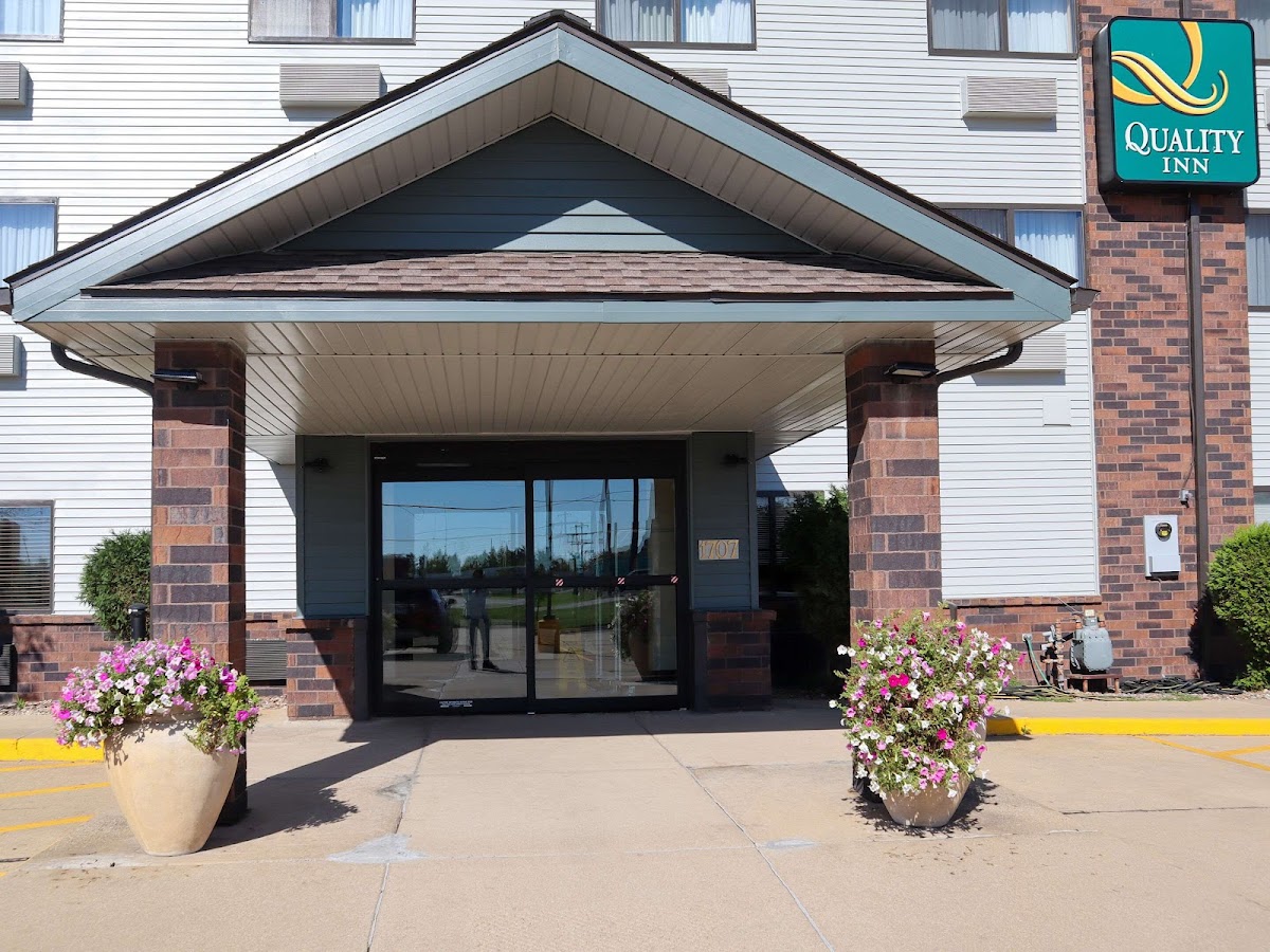 Quality Inn & Suites Bloomington West
