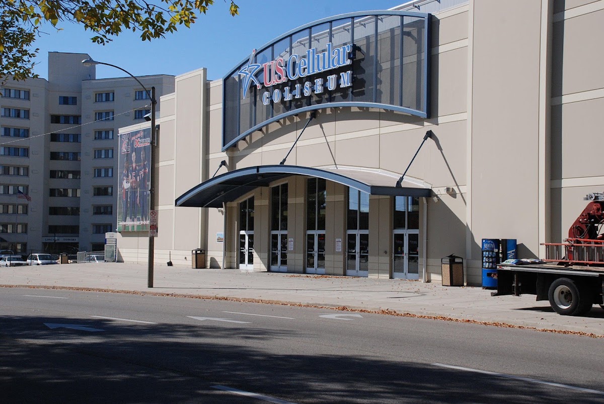 Holiday Inn Express & Suites Bloomington - Normal by IHG