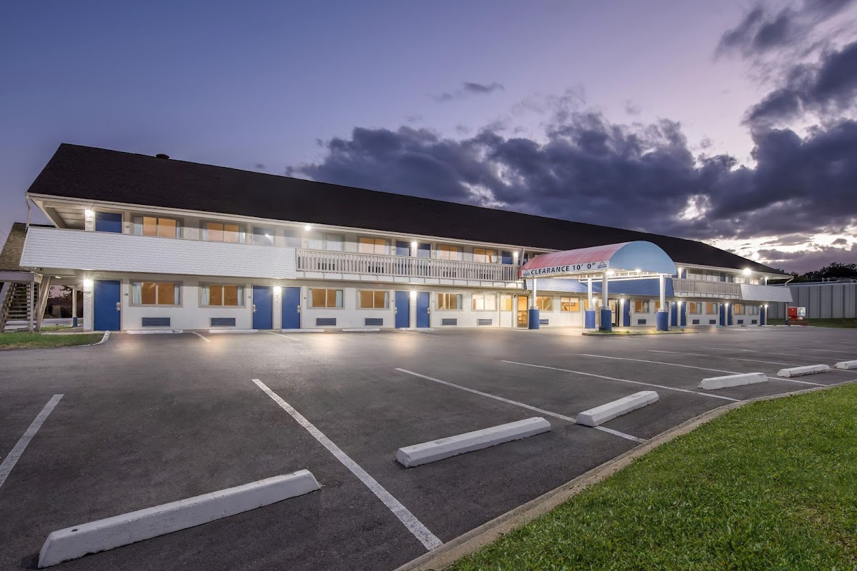 Days Inn by Wyndham Independence