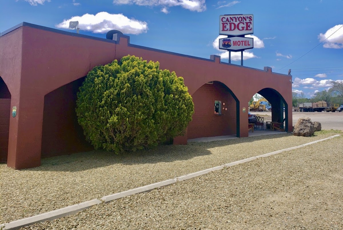 Canyon’s Edge Route 66 Motel