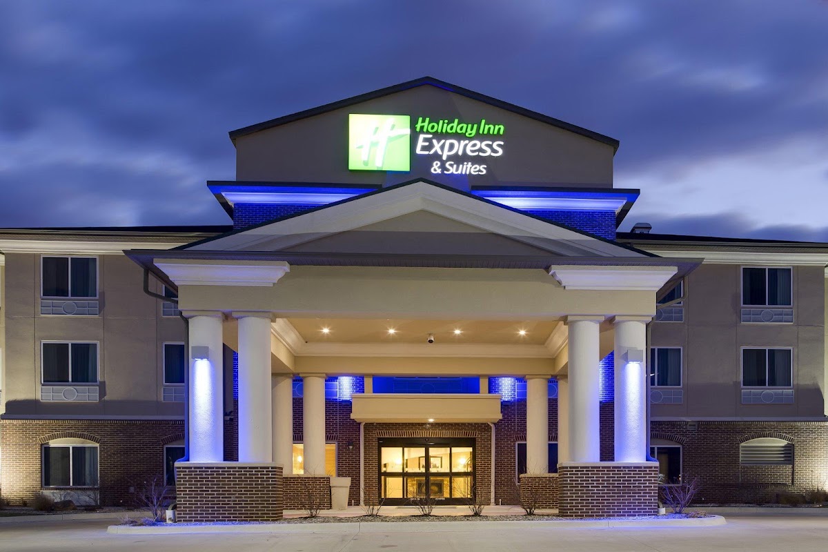 Holiday Inn Express & Suites Nevada by IHG