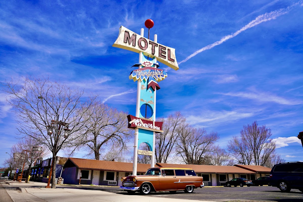 Thunderbird Motel