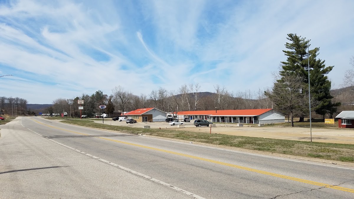 Shepherd Mountain Inn & Suites