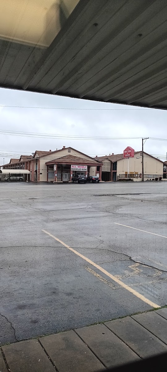 Rest Inn & Suites