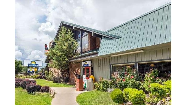 Days Inn by Wyndham Show Low
