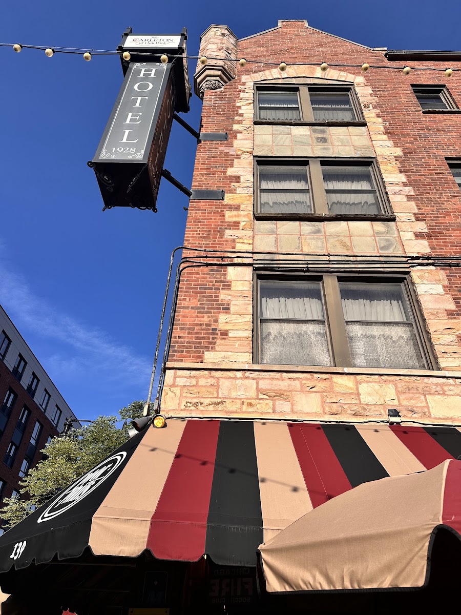 The Carleton of Oak Park Hotel