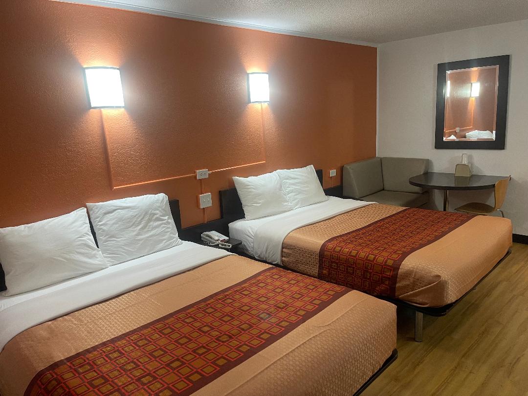 REGAL 8 INN & SUITES