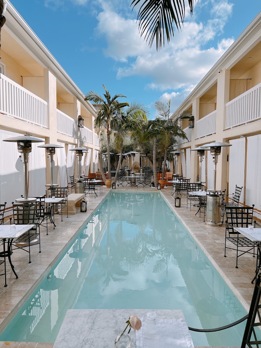 Cara Hotel