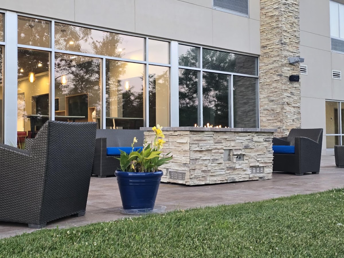 Holiday Inn Express & Suites Hannibal - Medical Center, an IHG Hotel