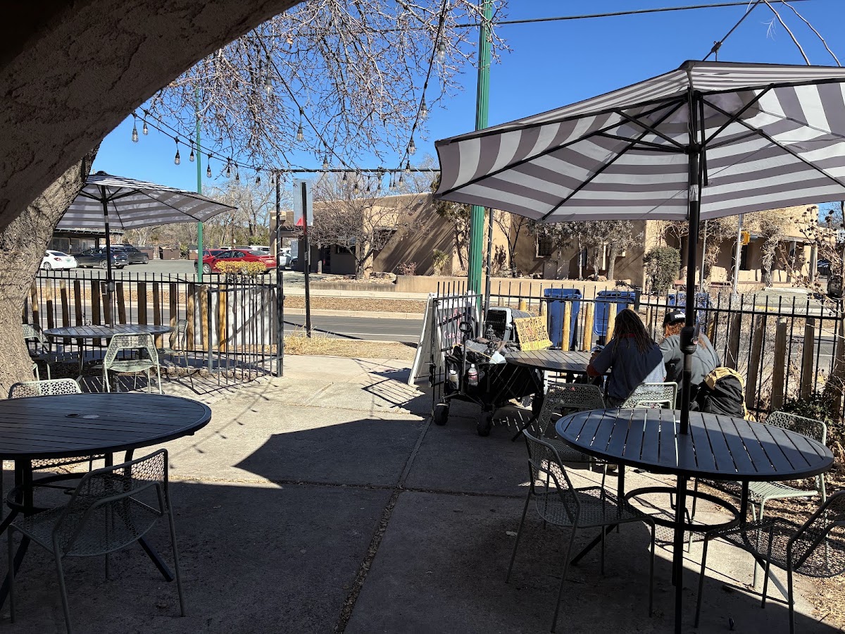 Boultawn's Bagelry, Cafe & Gallery