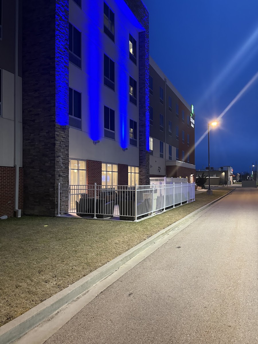 Holiday Inn Express & Suites Ottawa by IHG