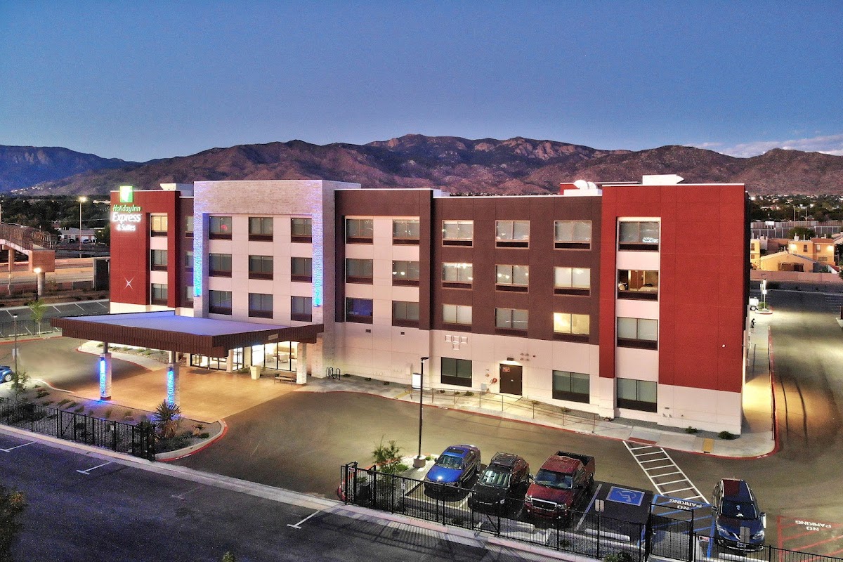 Holiday Inn Express & Suites Albuquerque East by IHG