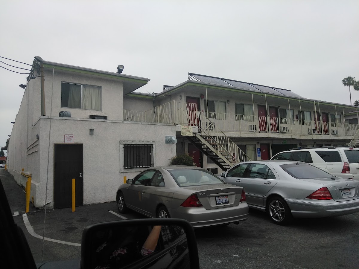 M MOTEL