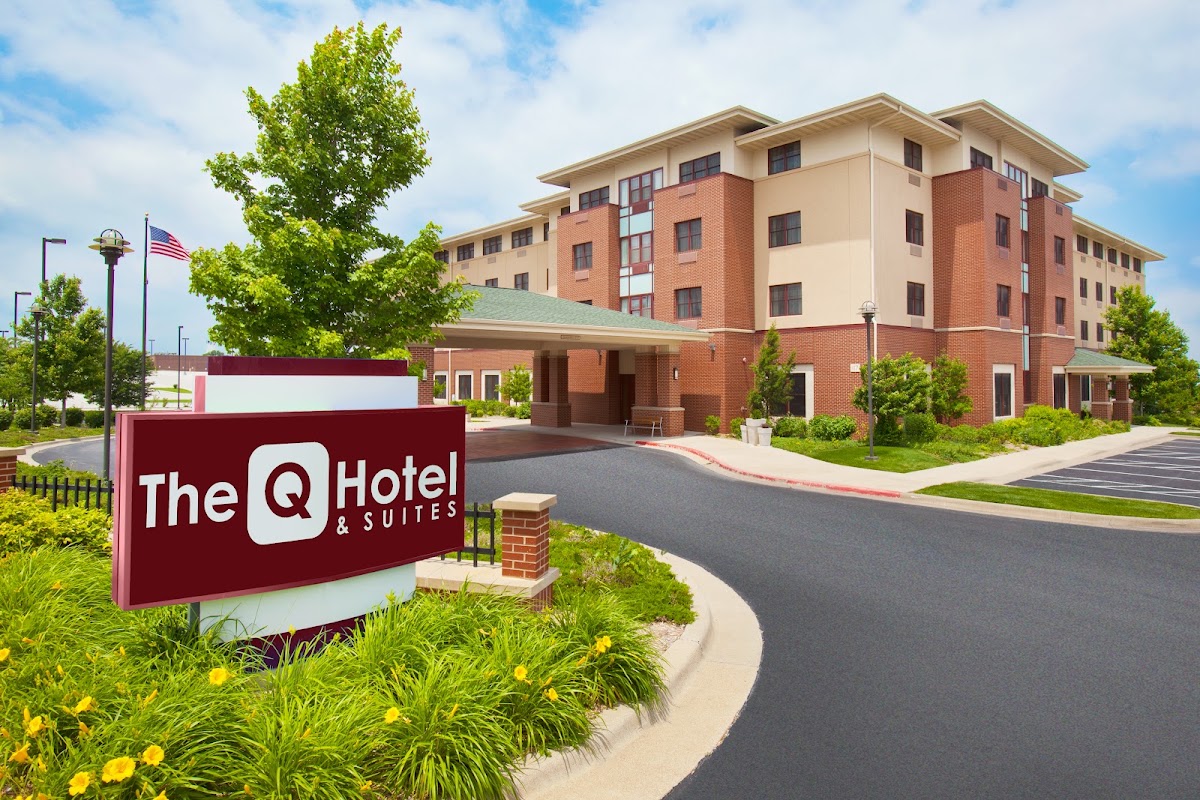 The Q Hotel & Suites