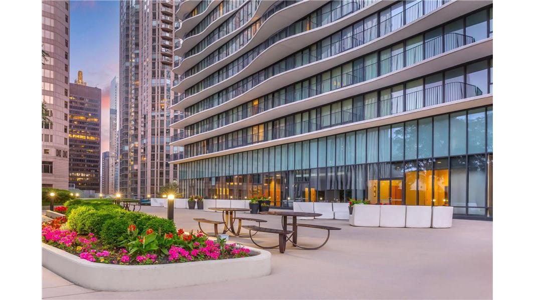 Radisson Blu Aqua Hotel, Chicago
