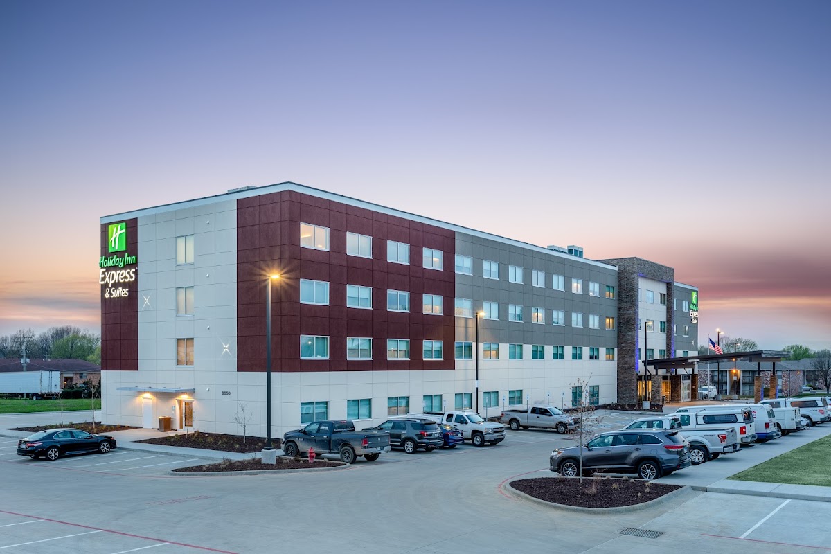Holiday Inn Express & Suites Springfield North by IHG