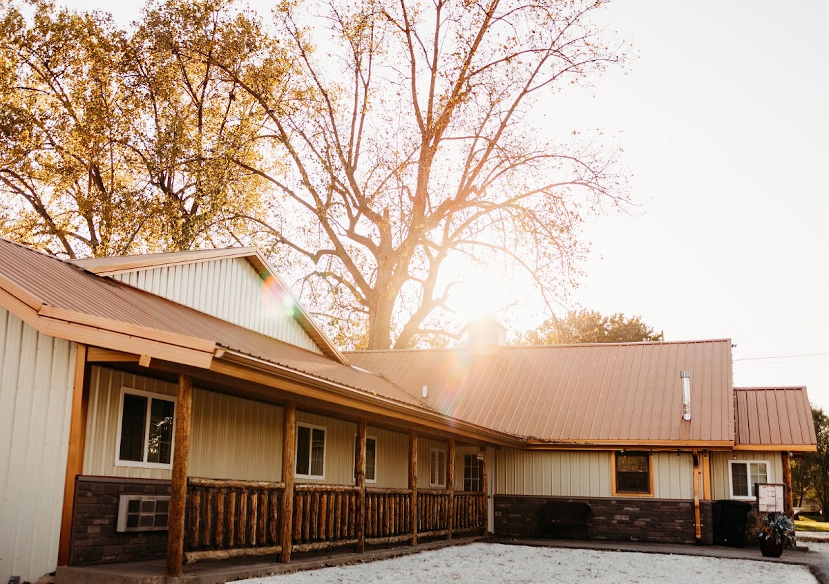 Big Horse Inn & Suites